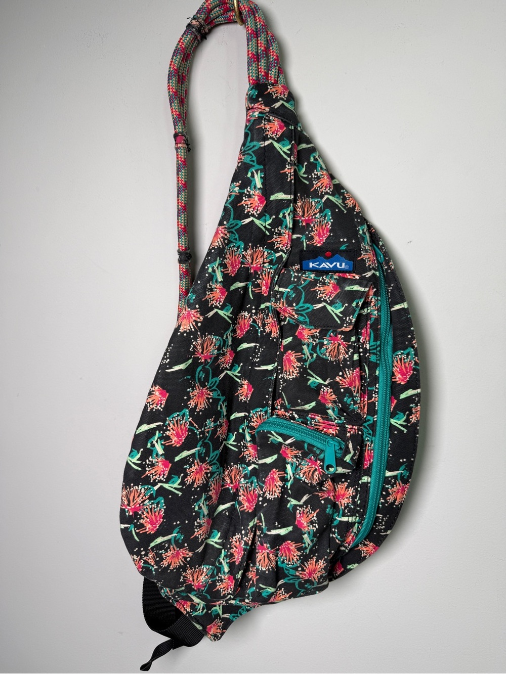 Kavu Rope Sling Bag Sparklers Print Floral Crossbody Backpack